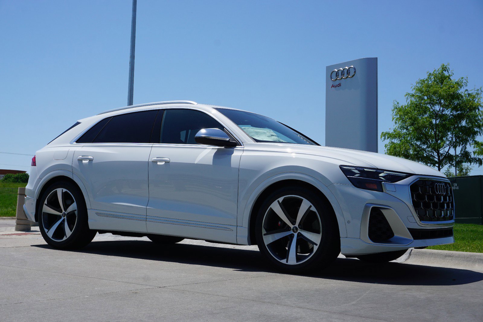 2024 Audi SQ8 Prestige photo 3