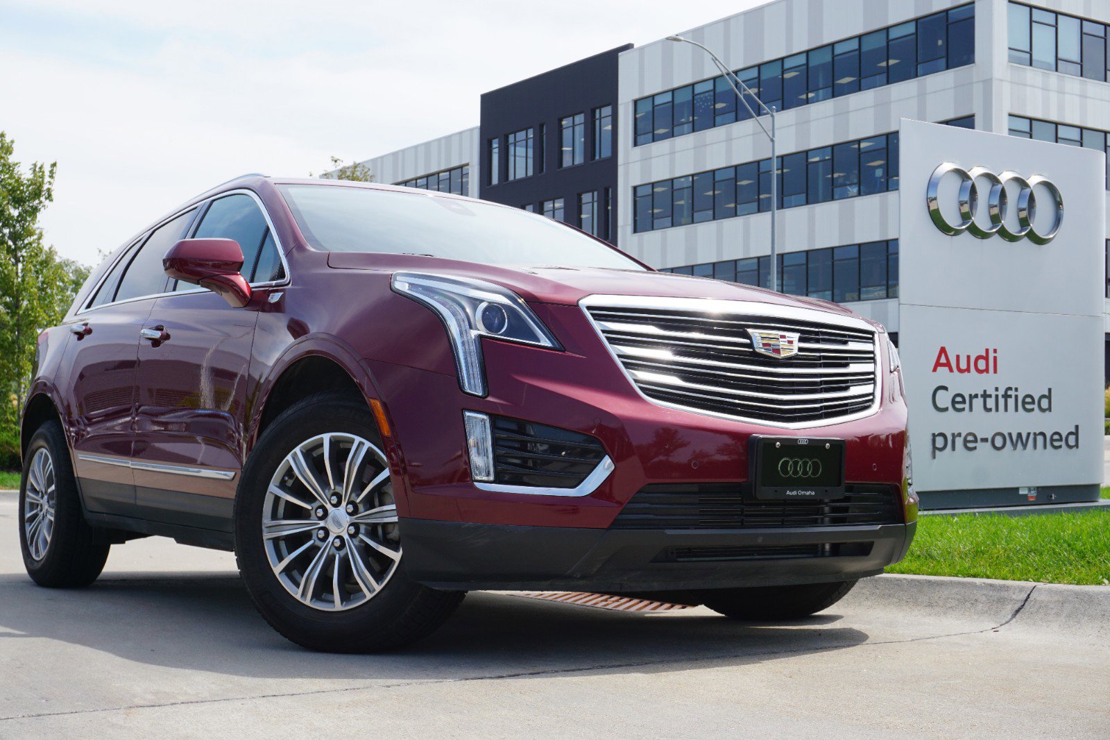 Used 2018 Cadillac XT5 Luxury with VIN 1GYKNDRS3JZ138449 for sale in Omaha, NE