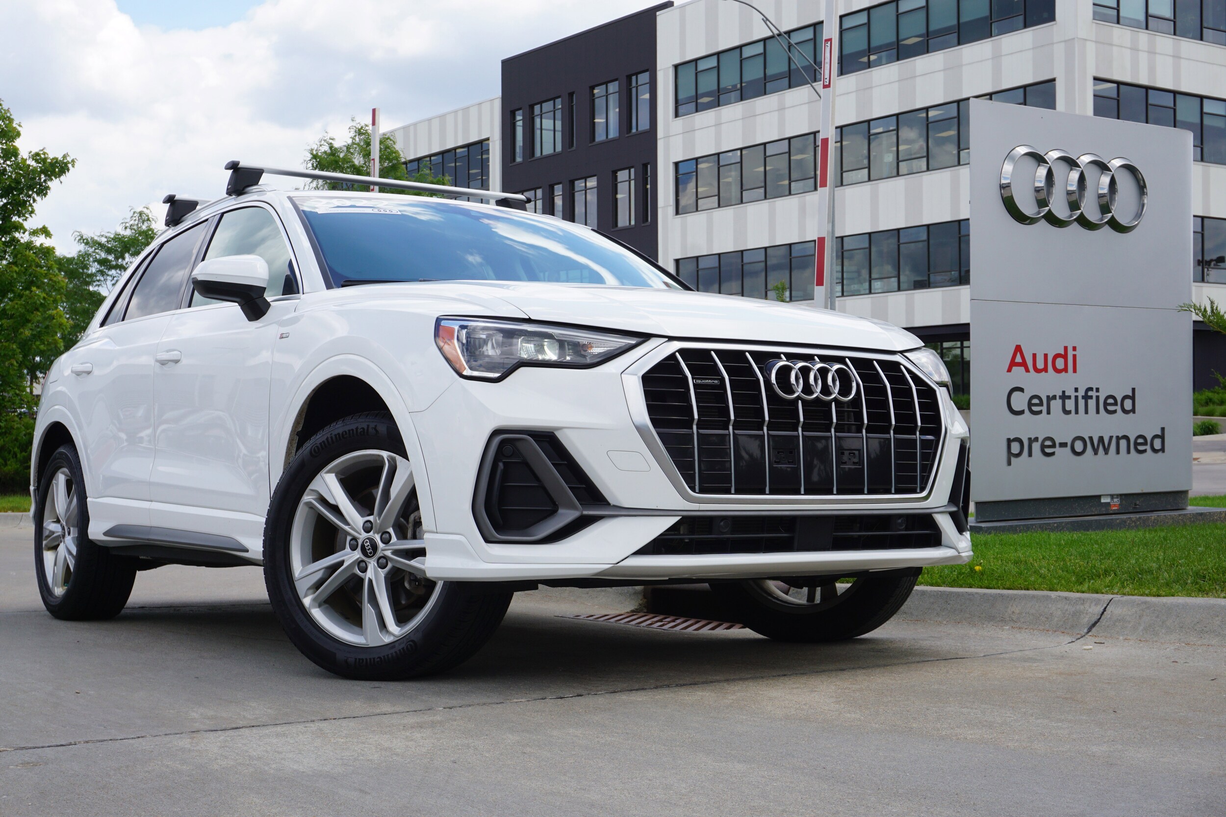 2022 Audi Q3 S line Premium photo 2