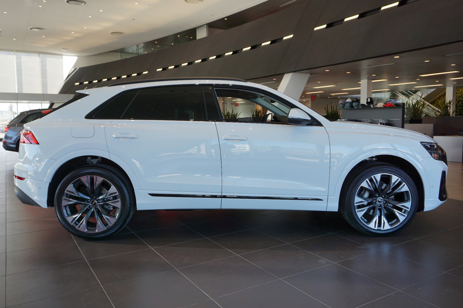 2025 Audi Q8 Premium photo 4