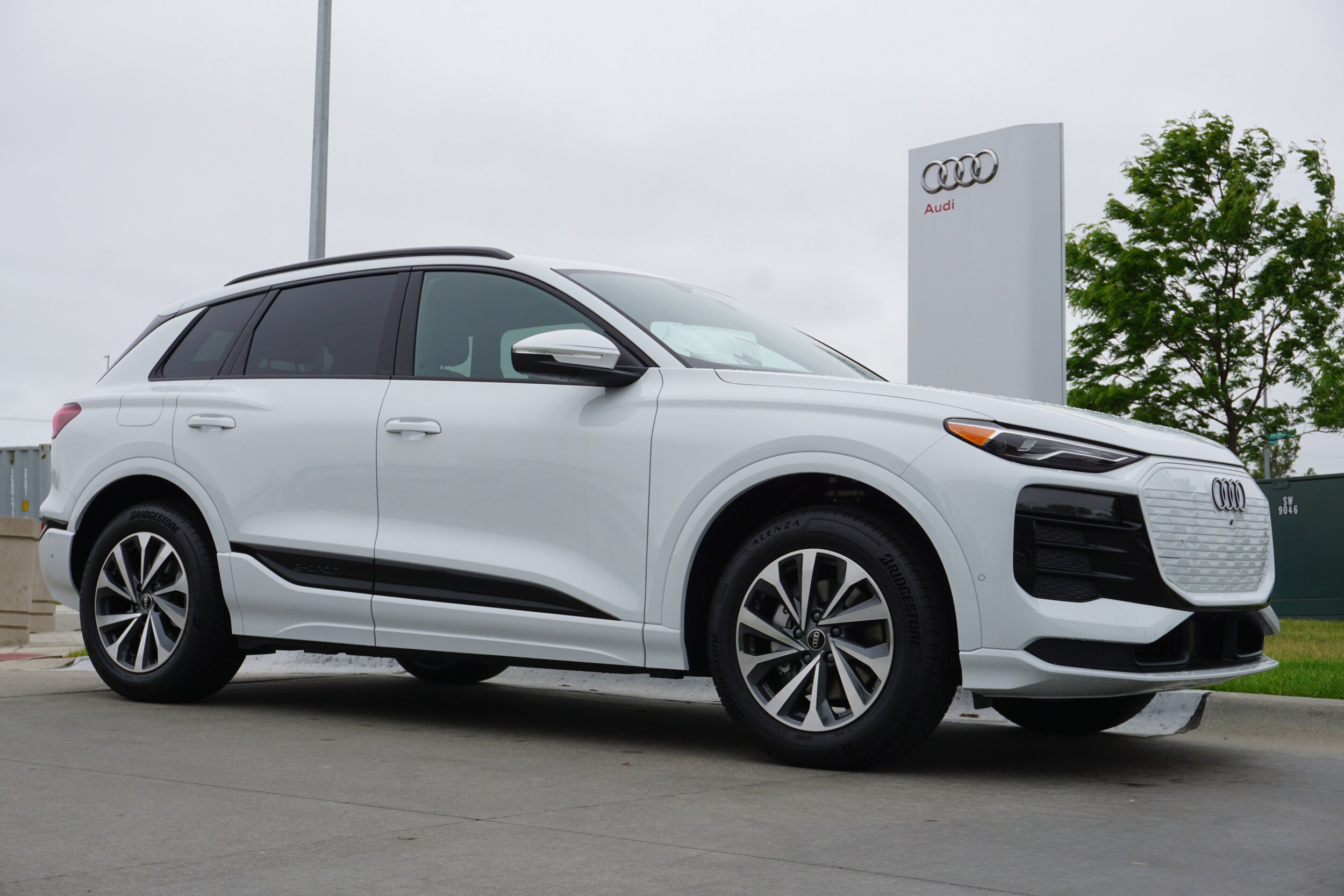 2025 Audi Q6 E-tron Premium photo 2