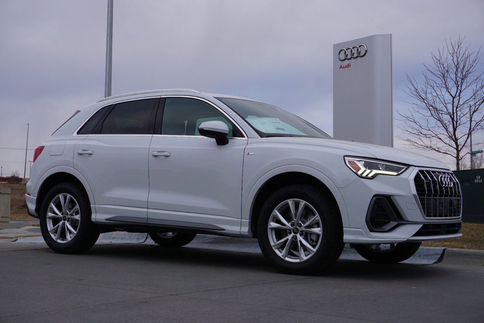 2025 Audi Q3 Premium S line photo 2
