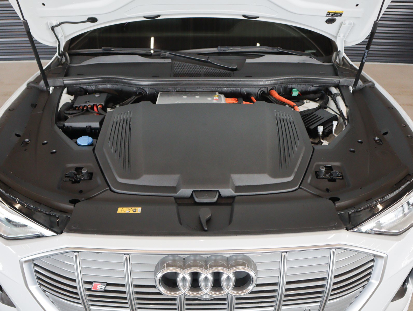 2023 Audi e-tron Premium Plus photo 3