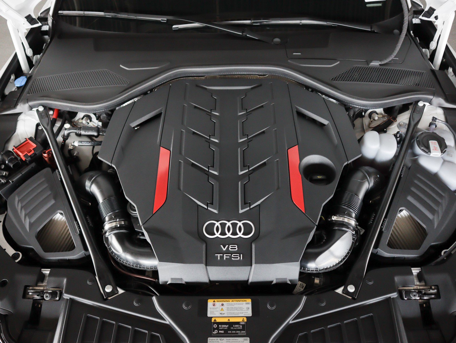 2025 Audi S8 4.0T photo 3