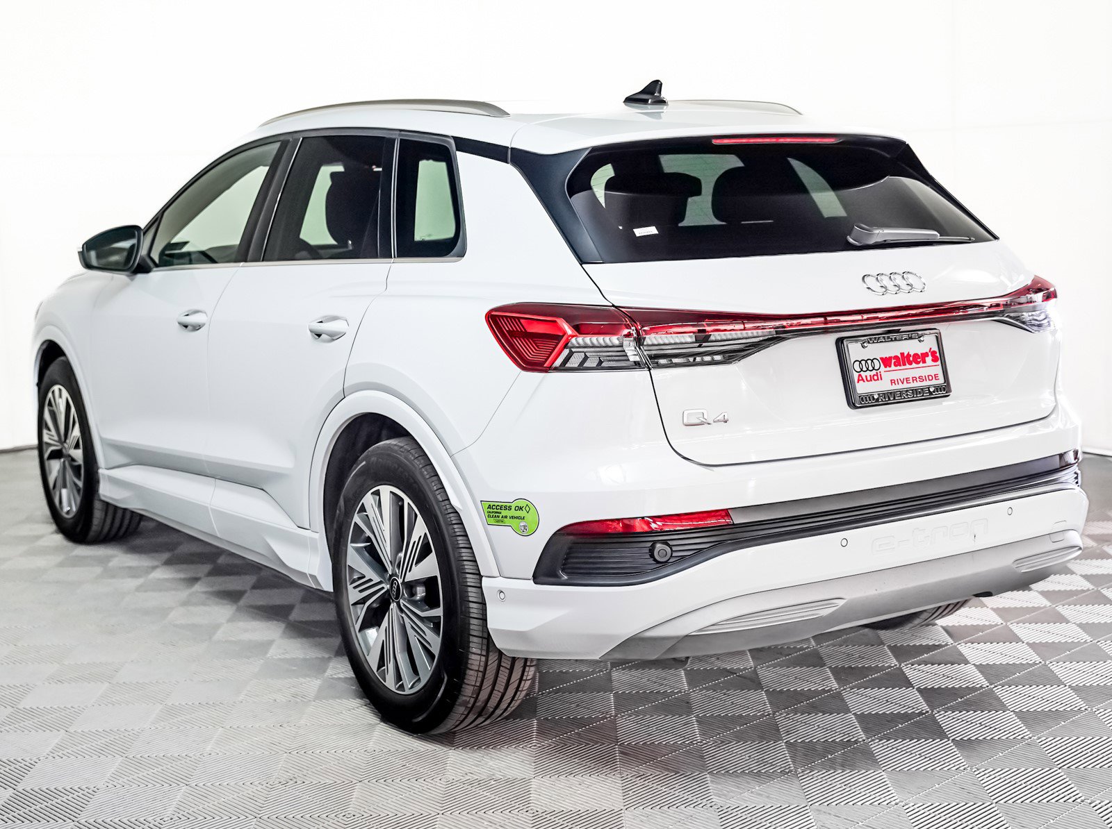 2023 Audi Q4 40 E-tron Premium Plus photo 2