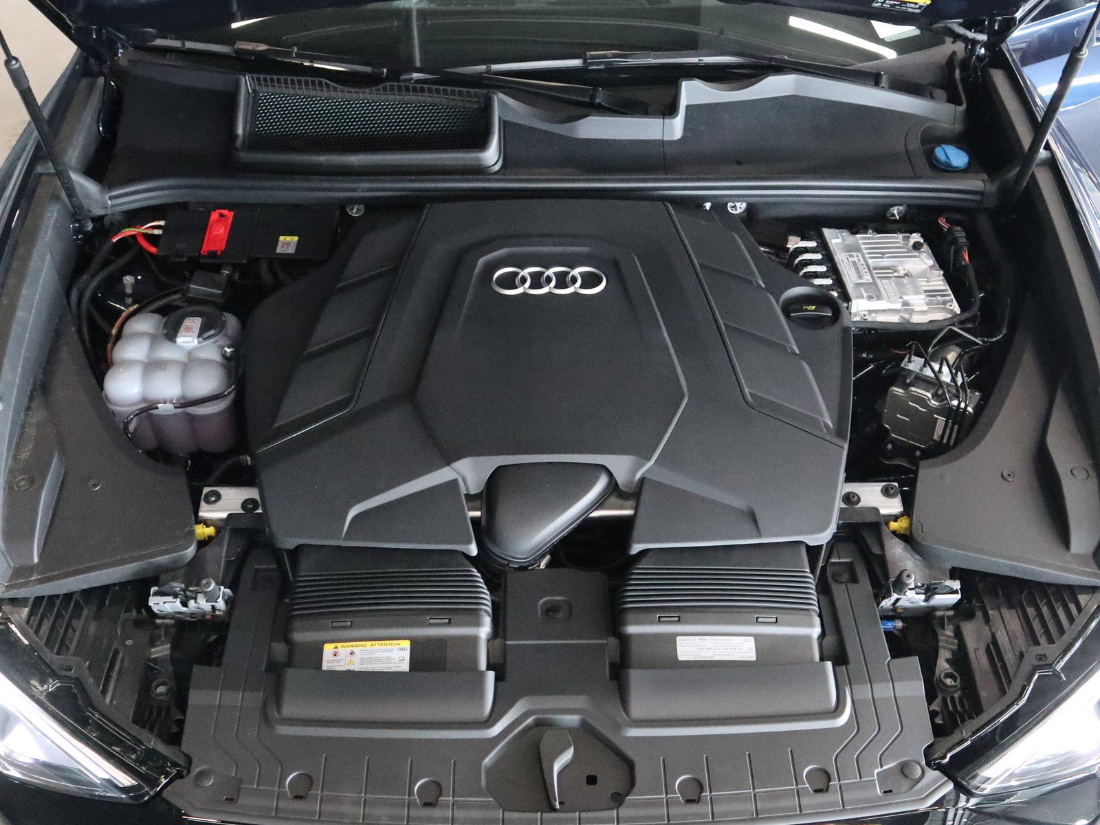 2025 Audi Q8 55 Premium photo 3