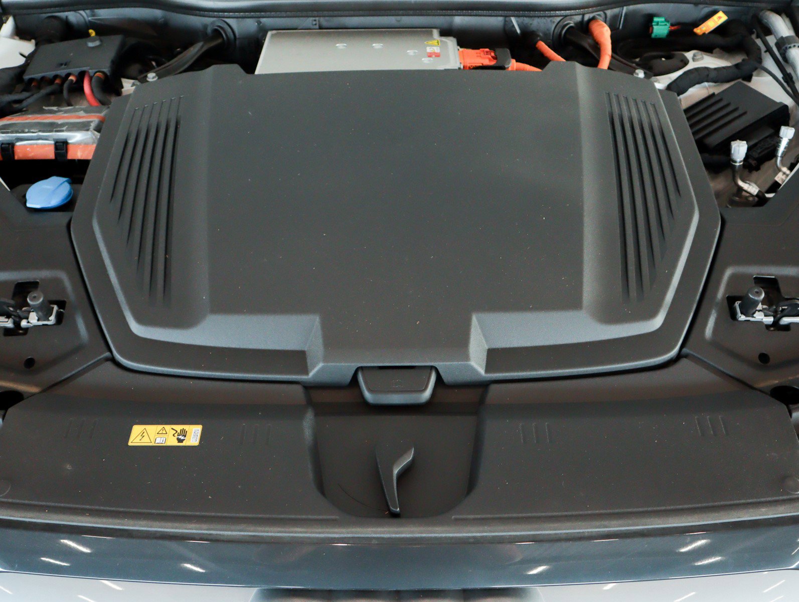 2024 Audi Q8 E-tron Premium Plus photo 3