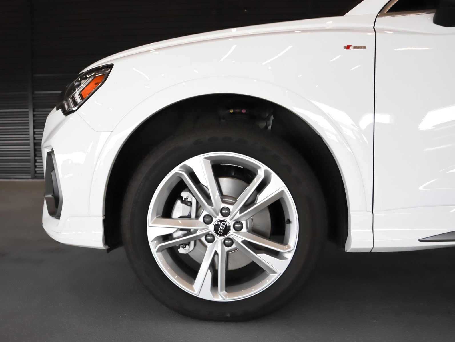 2024 Audi Q3 S line Premium Plus photo 4