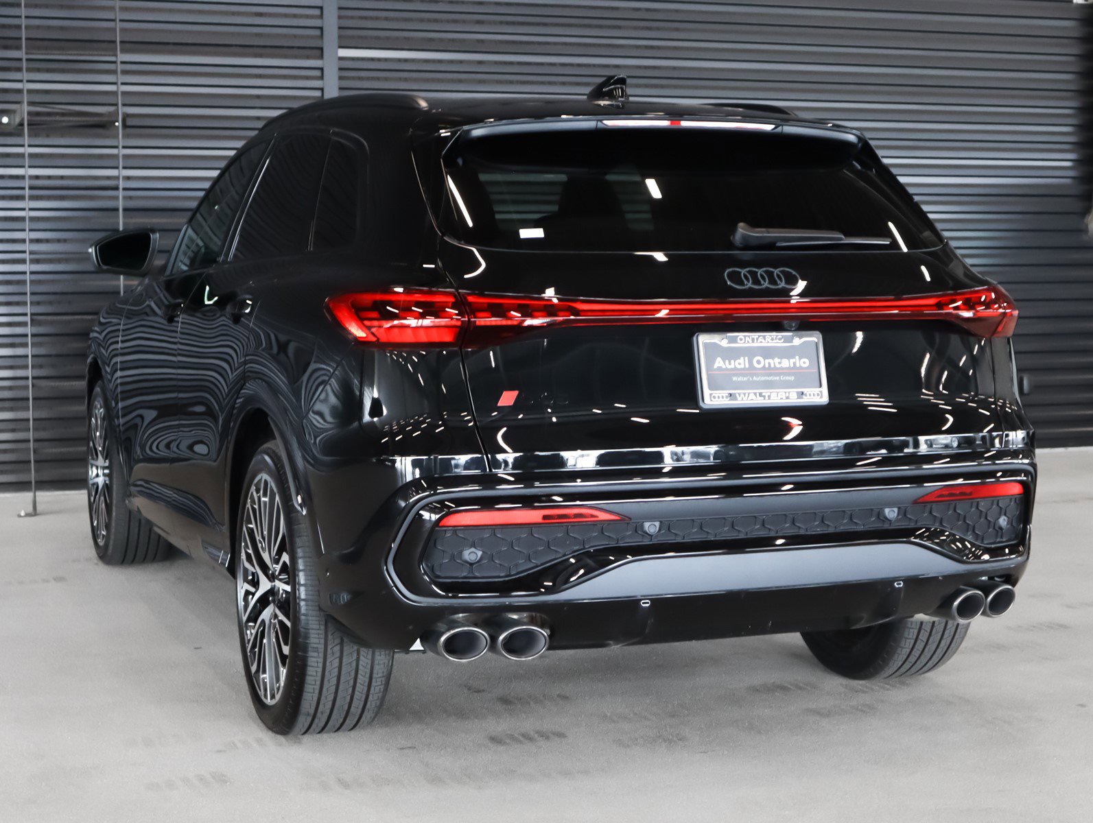 2025 Audi SQ5 Premium Plus photo 2
