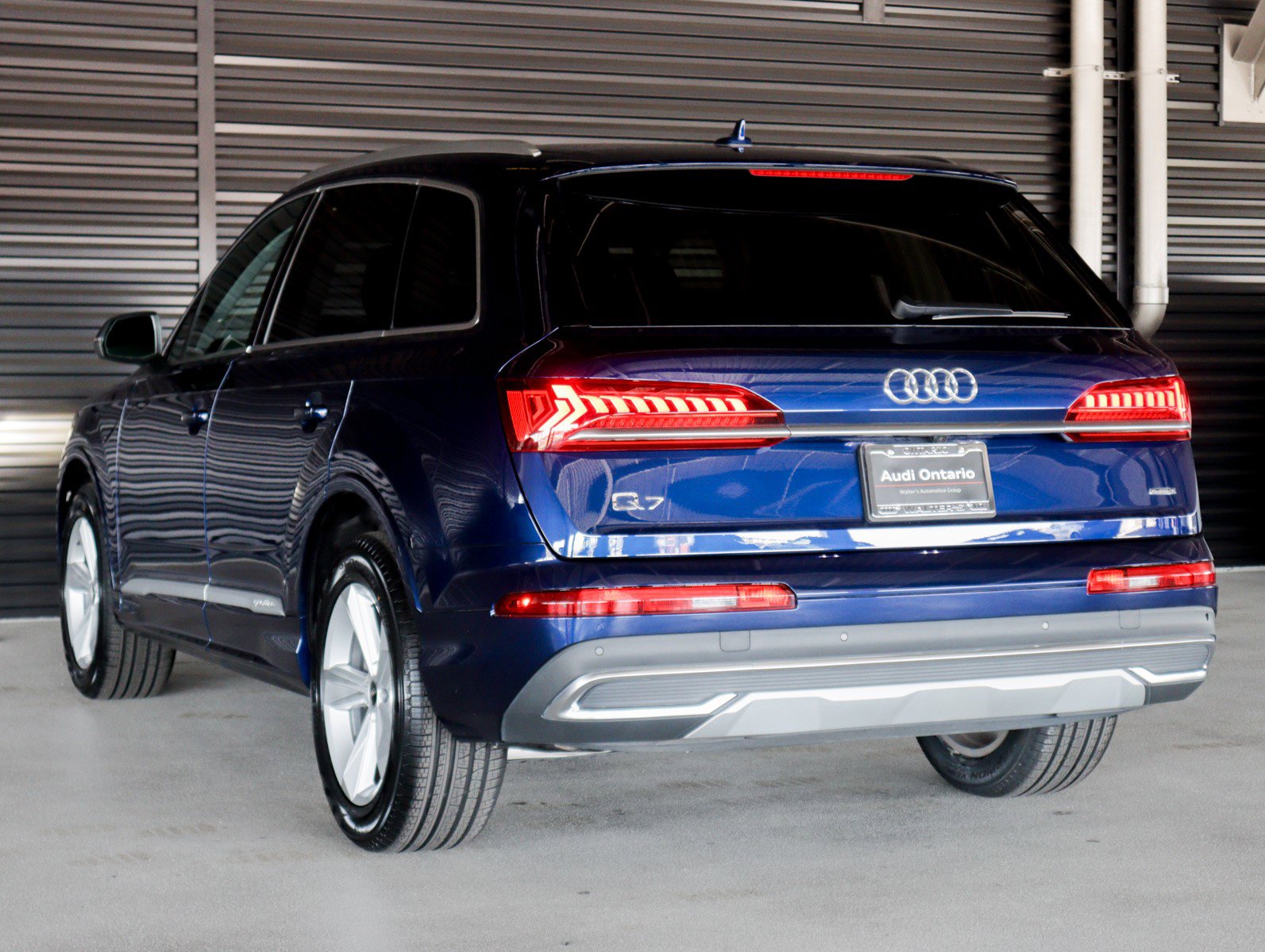 2022 Audi Q7 Premium photo 2