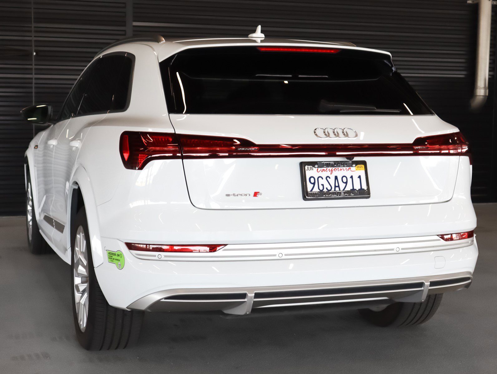 2023 Audi e-tron Premium Plus photo 2