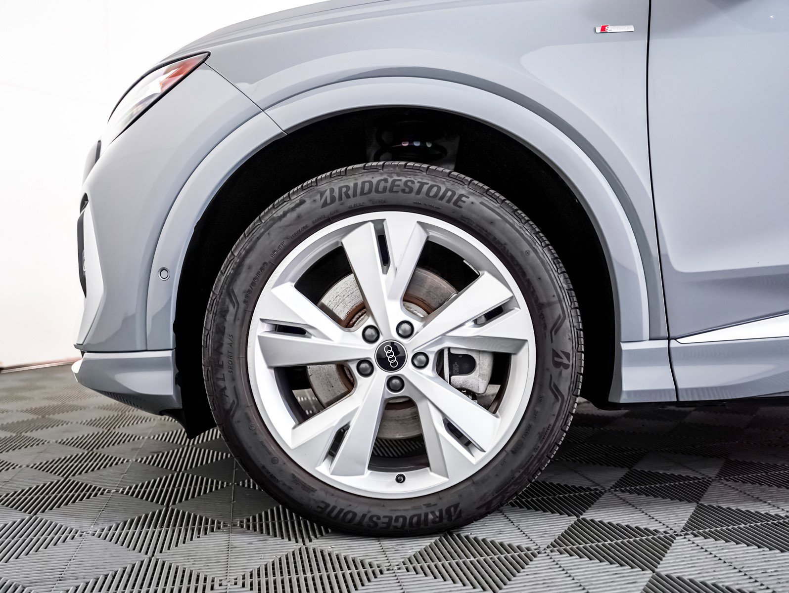 2023 Audi Q4 50 E-tron Premium Plus photo 3