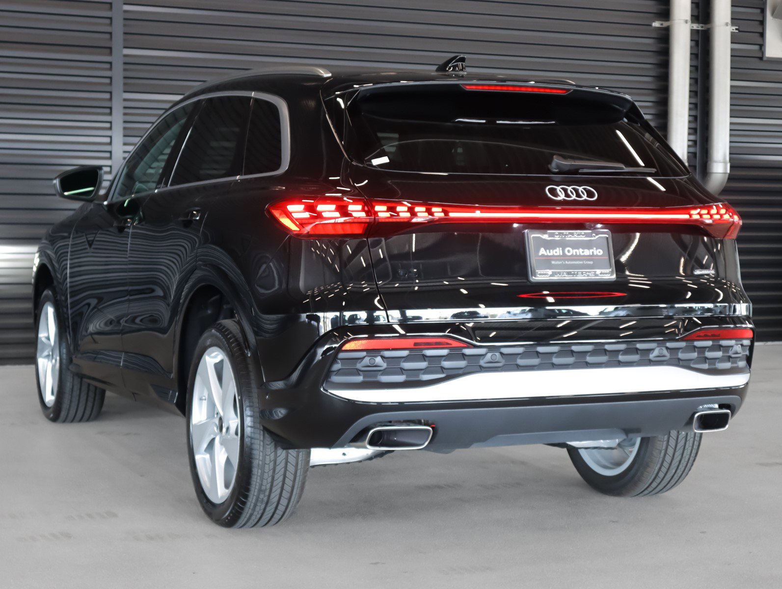 2025 Audi Q5 2.0T Premium Plus photo 2