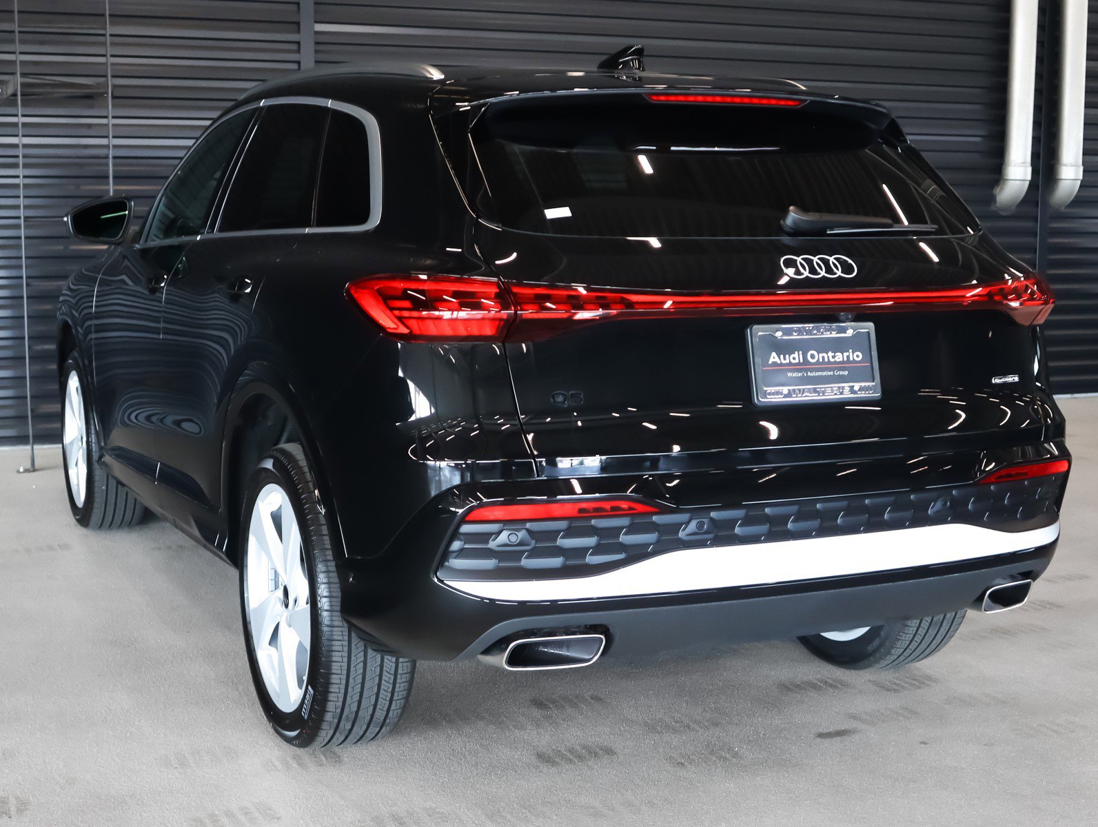 2025 Audi Q5 Premium Plus photo 2