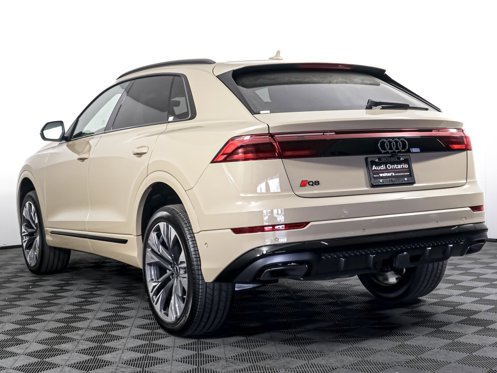 2024 Audi Q8 55 Prestige photo 2