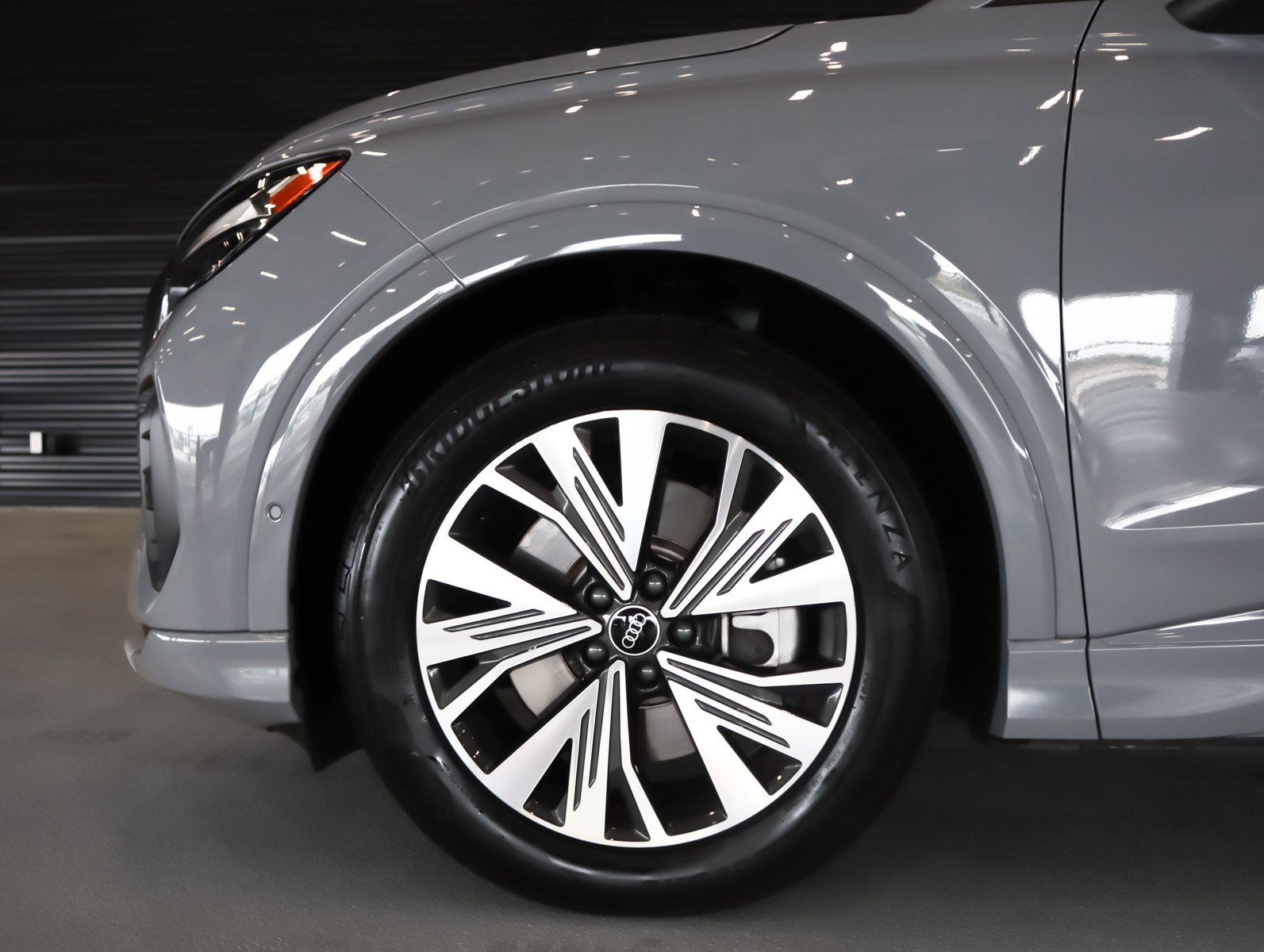 2023 Audi Q4 40 E-tron Premium Plus photo 4