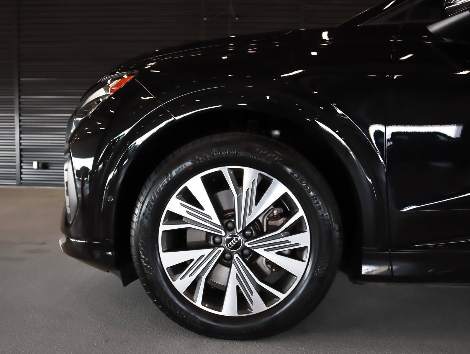 2023 Audi Q4 40 E-tron Premium Plus photo 3
