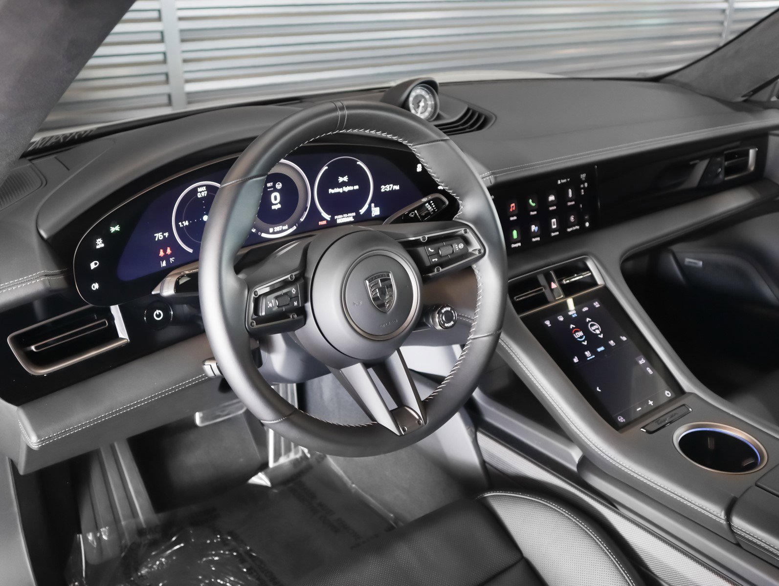 2025 Porsche Taycan Turbo S photo 4