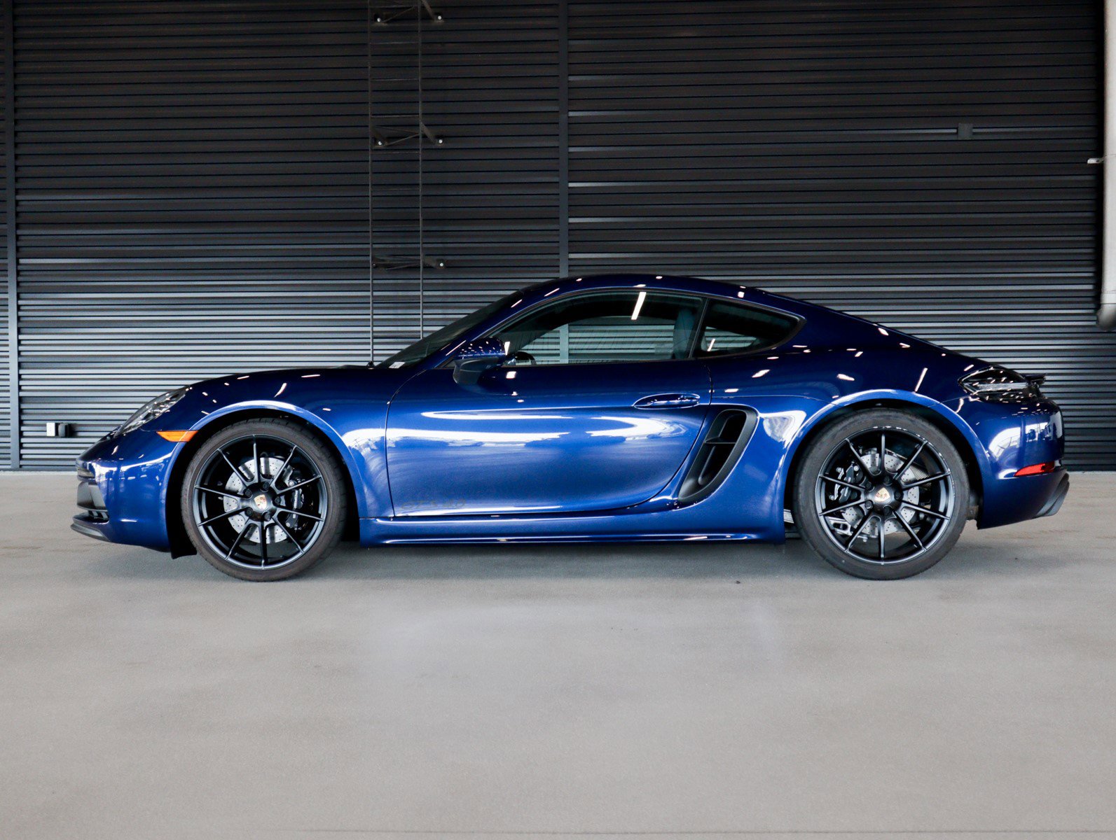 2025 Porsche Cayman GTS 4.0 photo 2