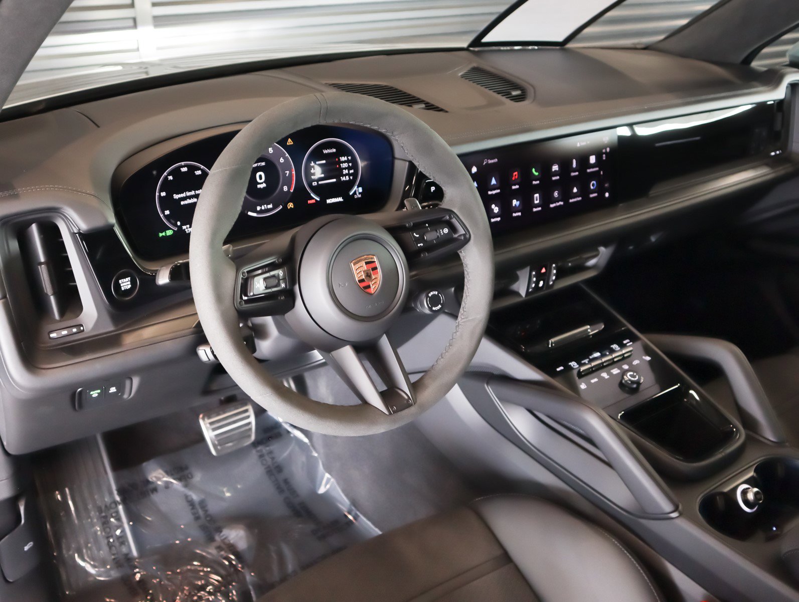 2025 Porsche Cayenne GTS photo 4