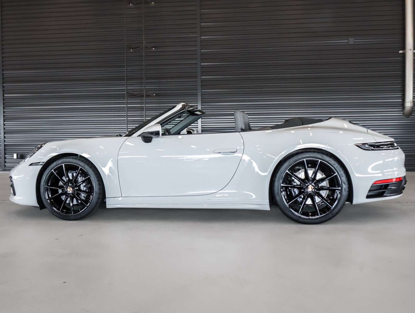 2024 Porsche 911 Cabriolet photo 2
