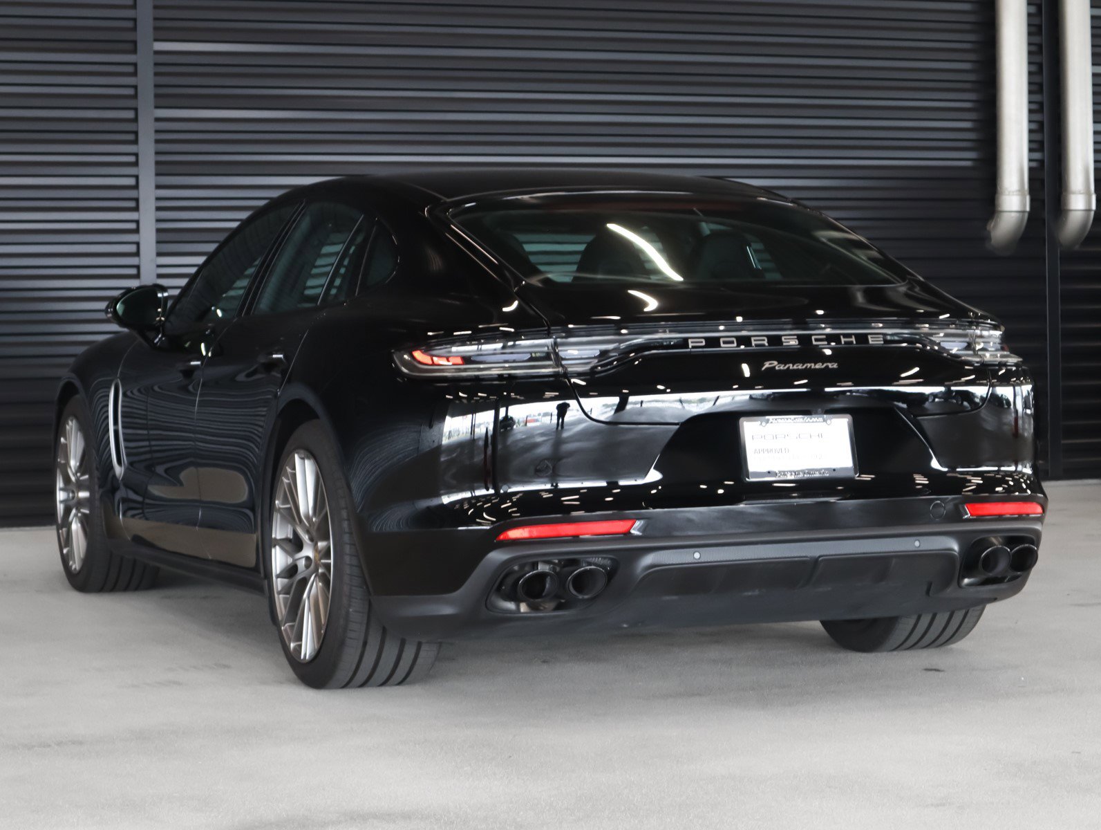 2023 Porsche Panamera Platinum photo 3