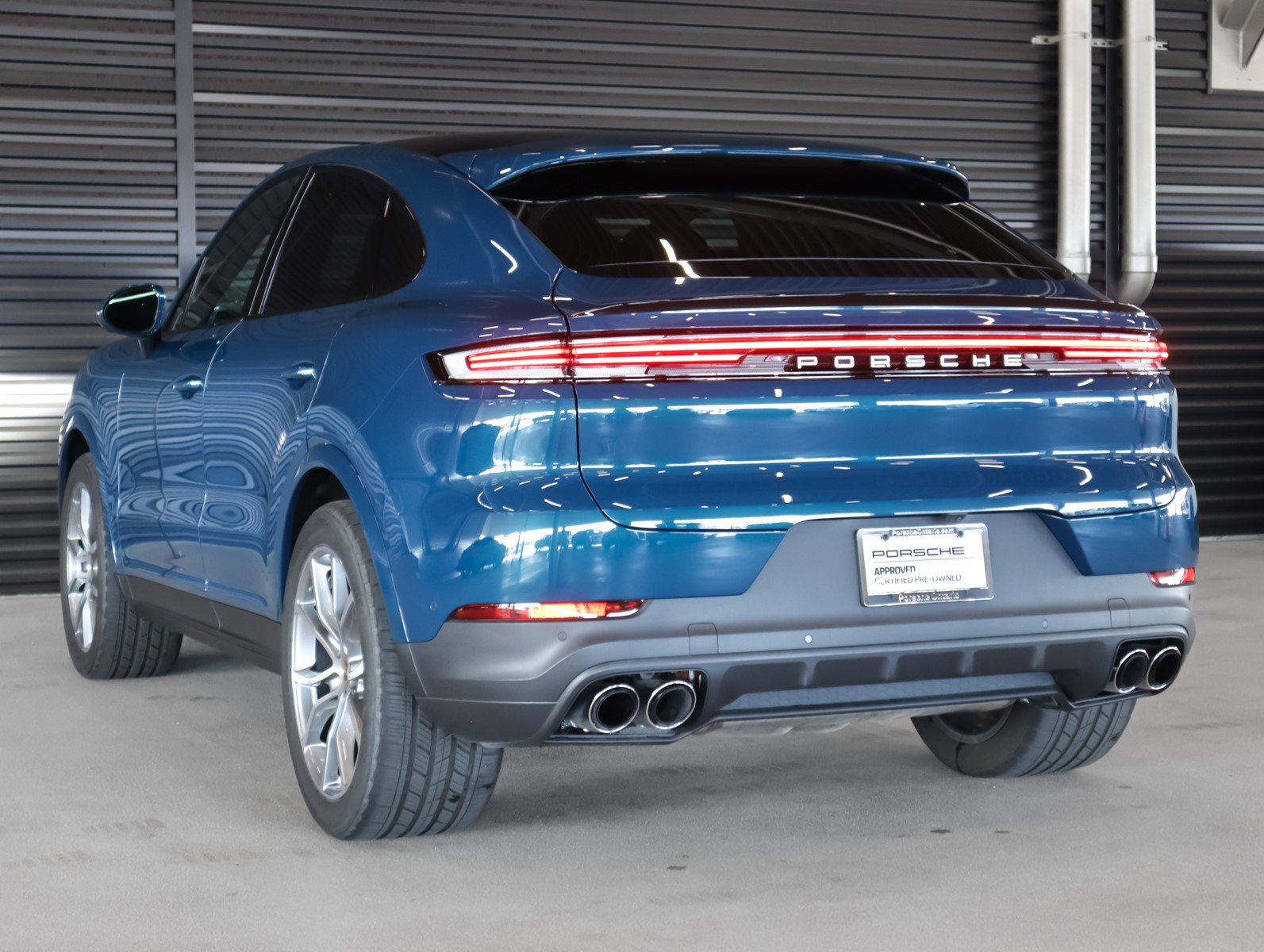 2024 Porsche Cayenne Coupe photo 2
