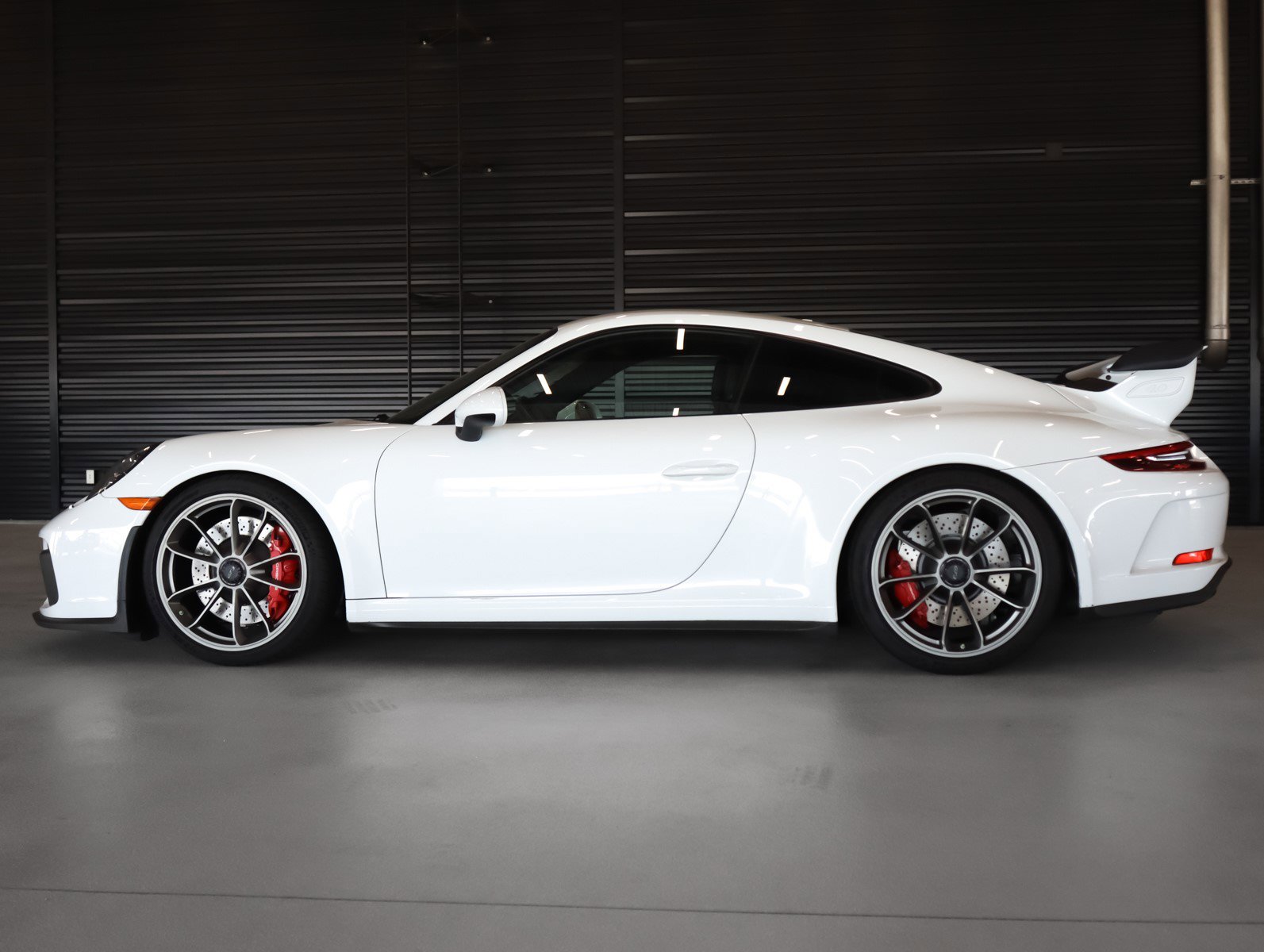 2018 Porsche 911 GT3 Coupe photo 2