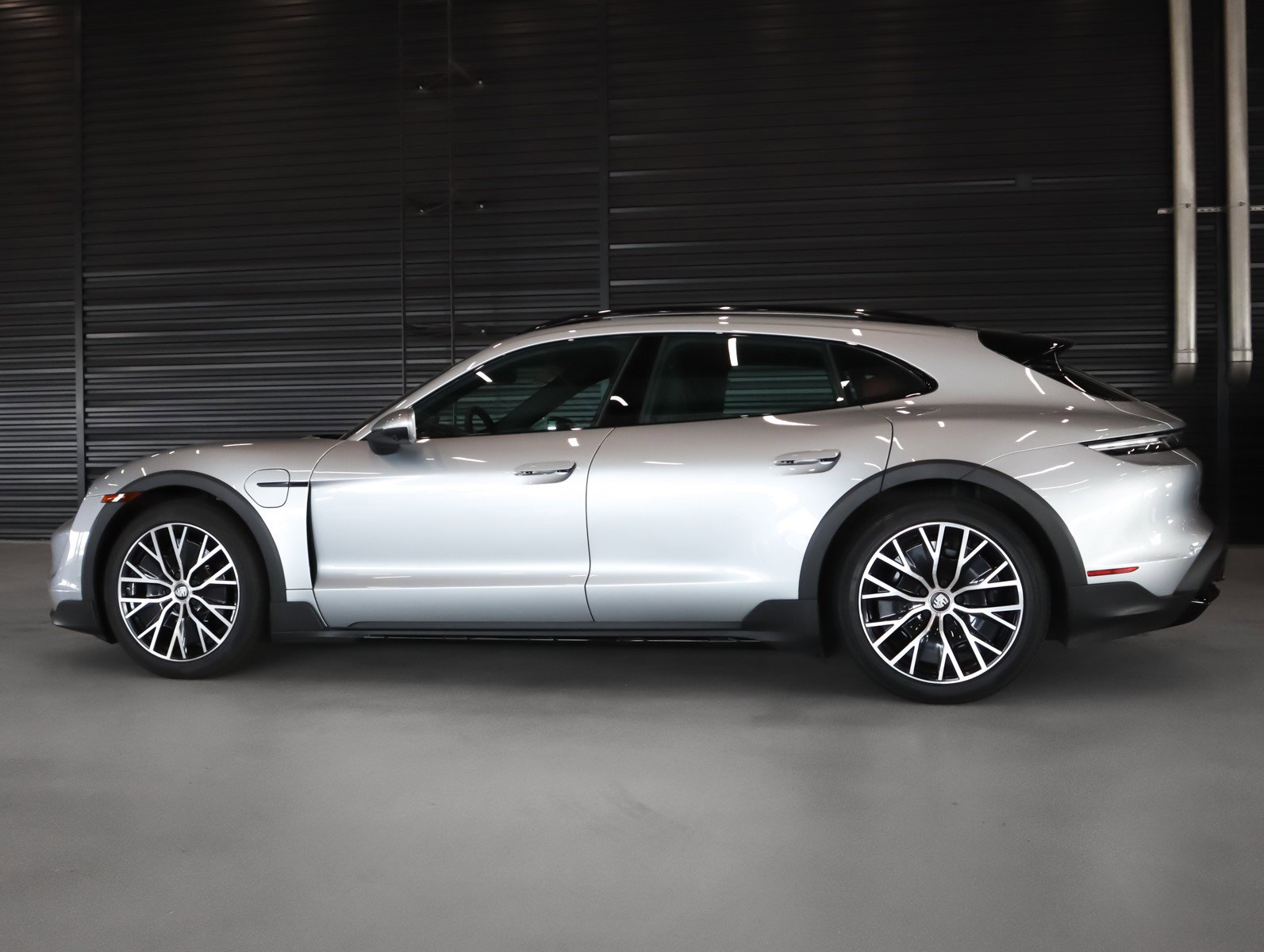 2022 Porsche Taycan 4 Cross Turismo photo 2