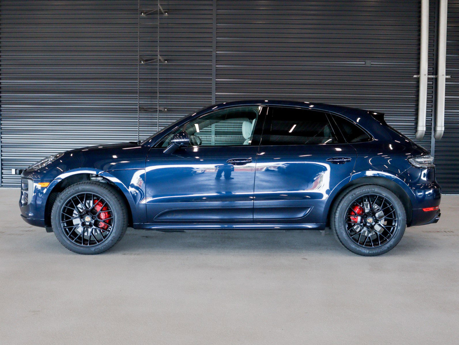 2021 Porsche Macan GTS photo 2