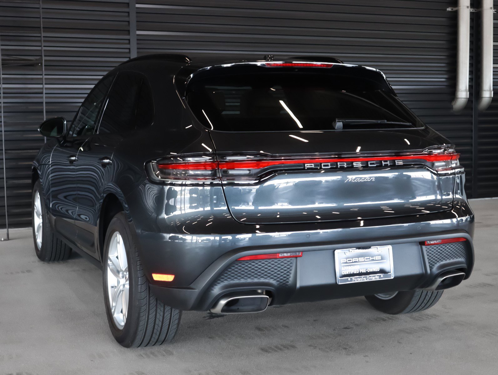 2024 Porsche Macan T photo 2