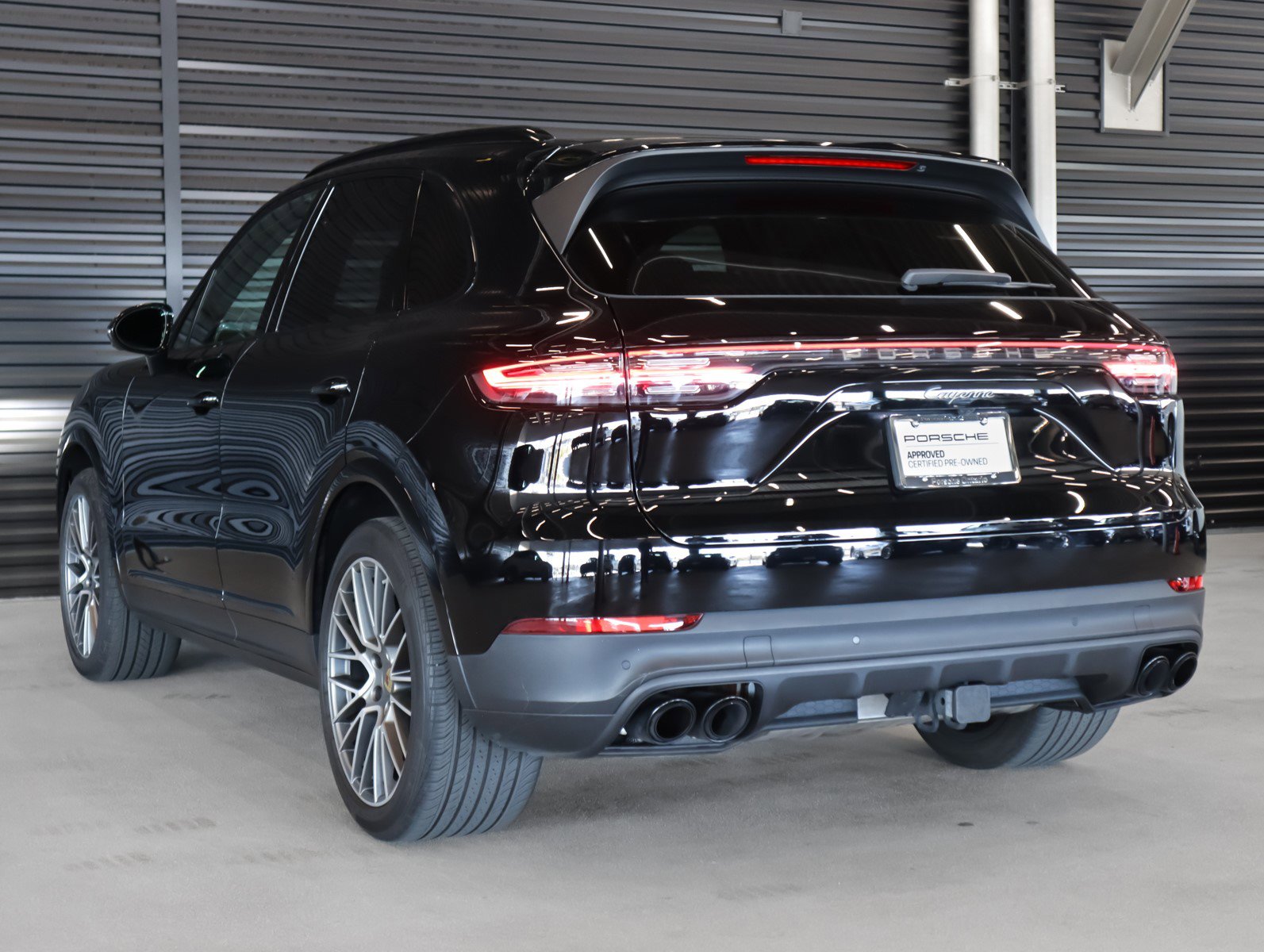 2022 Porsche Cayenne Platinum Edition photo 3