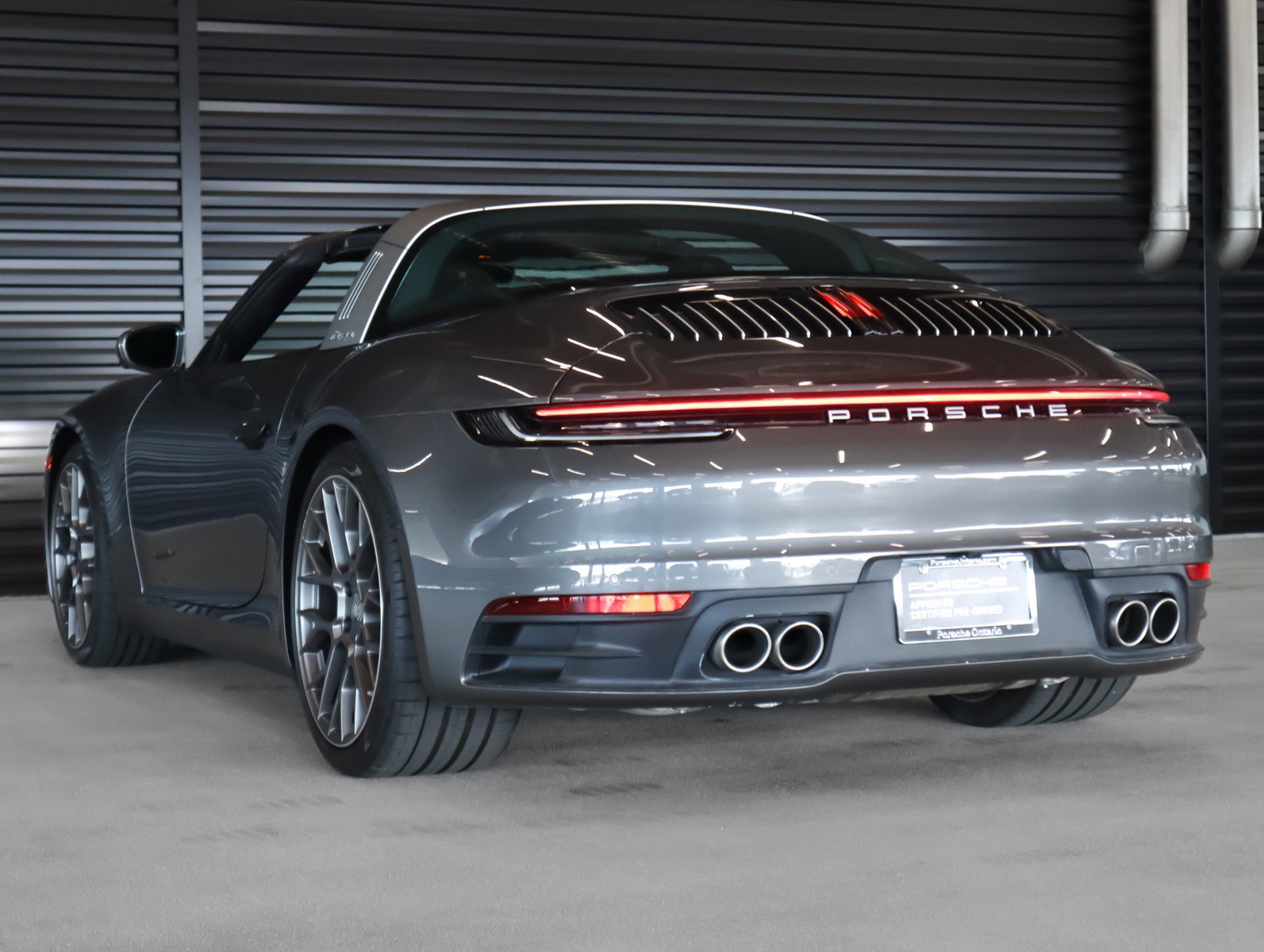 2023 Porsche 911 Targa 4S photo 3