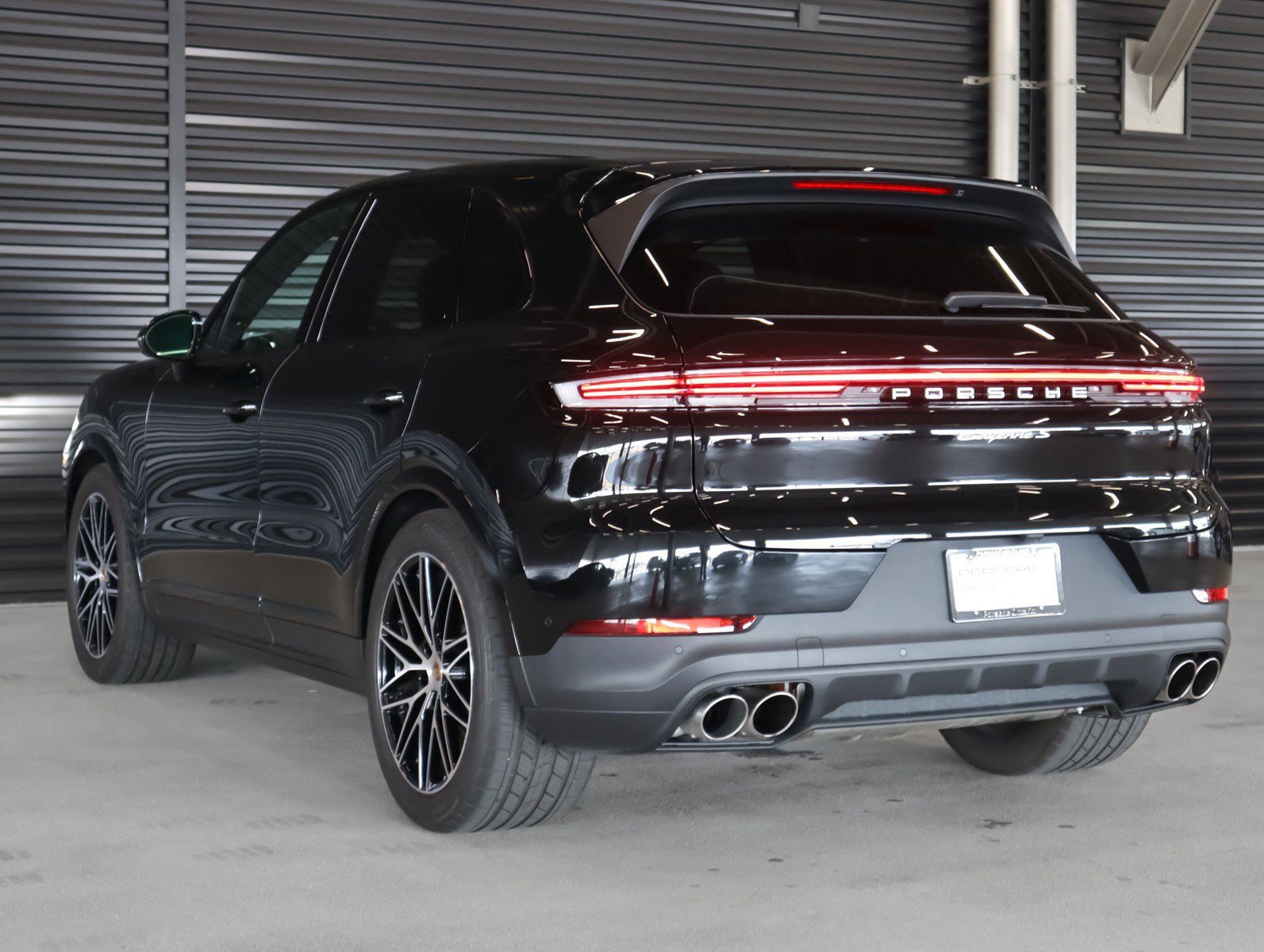 2025 Porsche Cayenne S photo 3