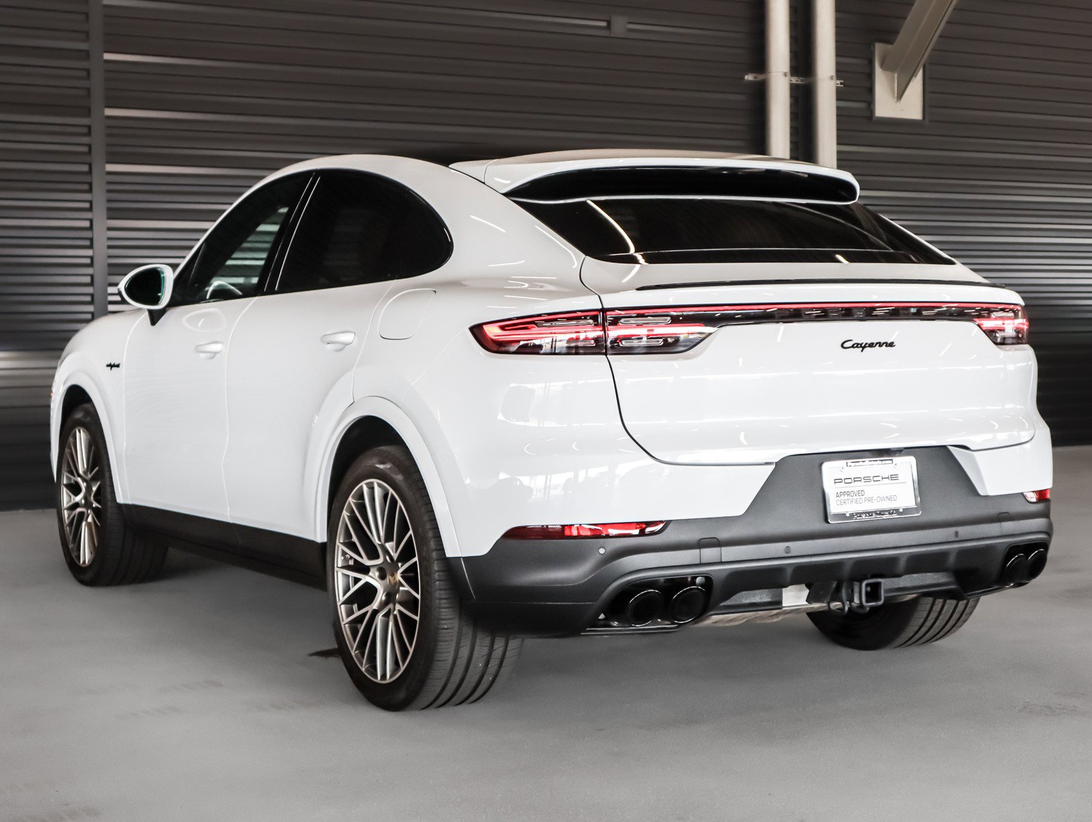 2022 Porsche Cayenne Platinum Edition Hybrid Coupe photo 3