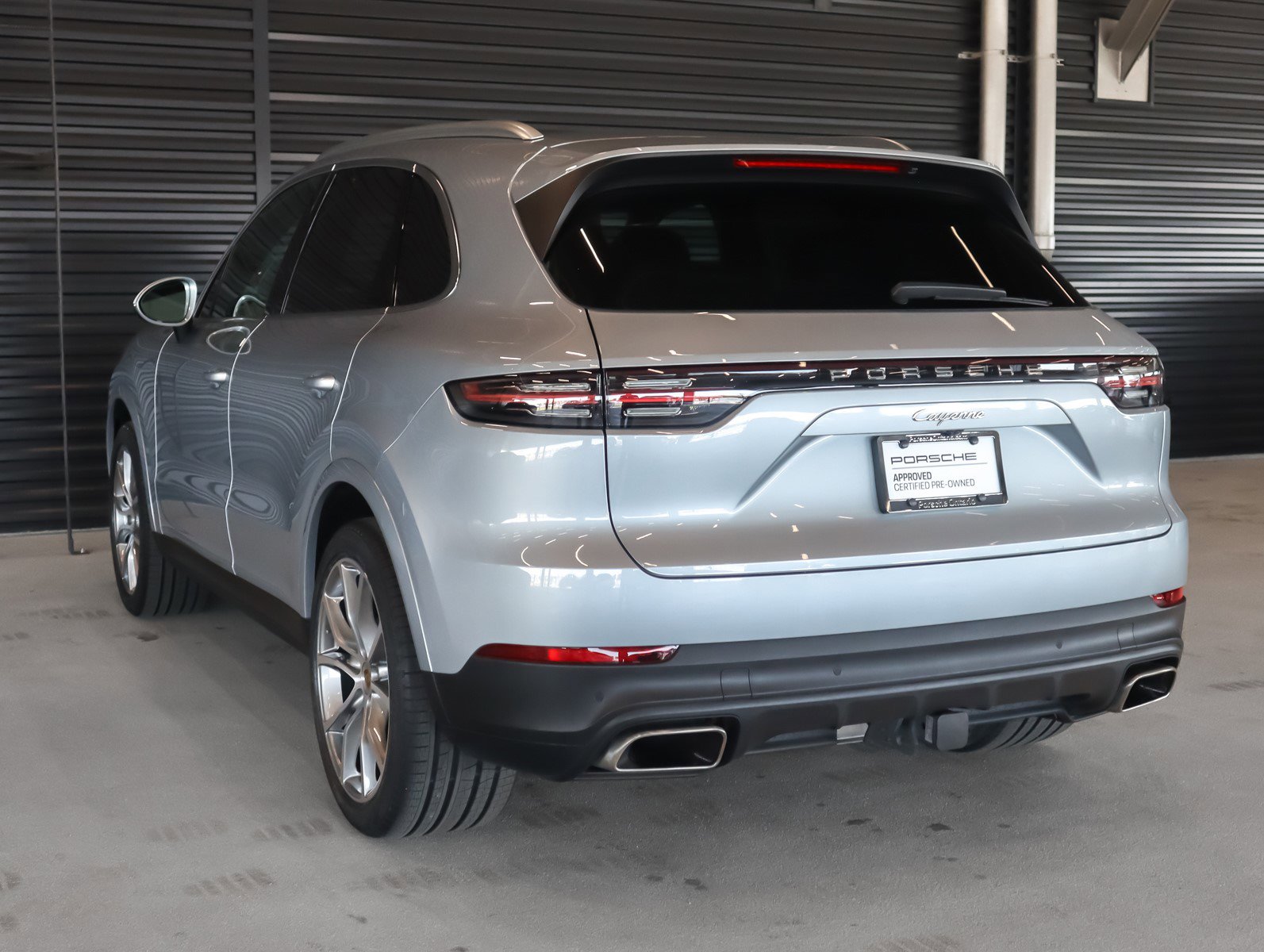 2023 Porsche Cayenne Platinum Edition photo 3