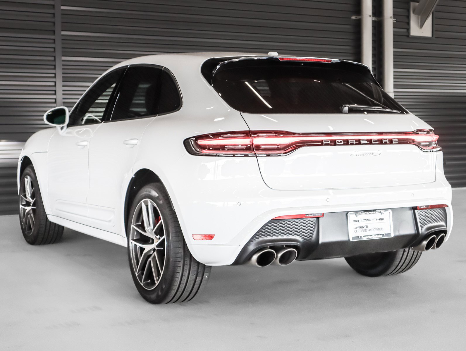 2025 Porsche Macan S photo 3