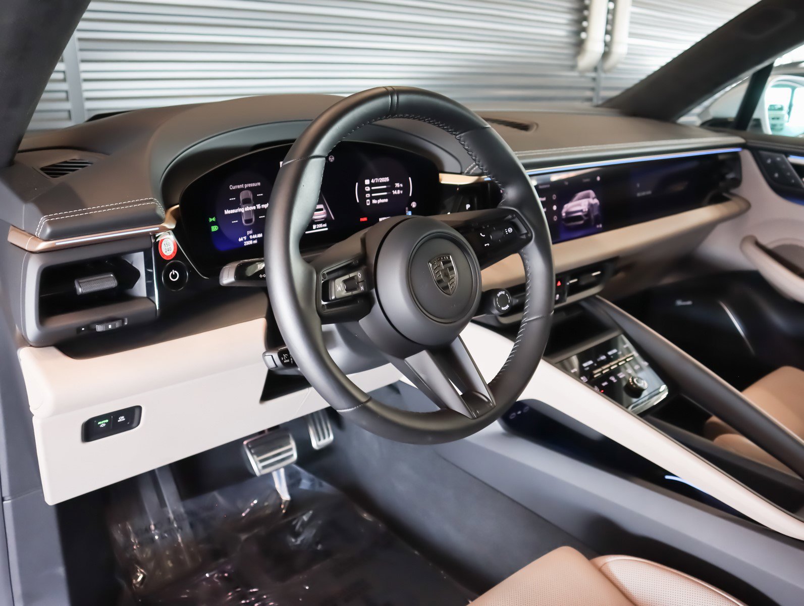 2024 Porsche Macan Electric Turbo photo 4