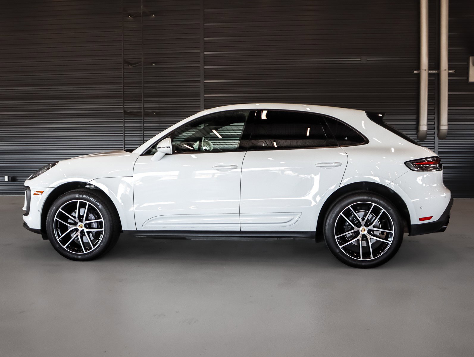 2022 Porsche Macan photo 2