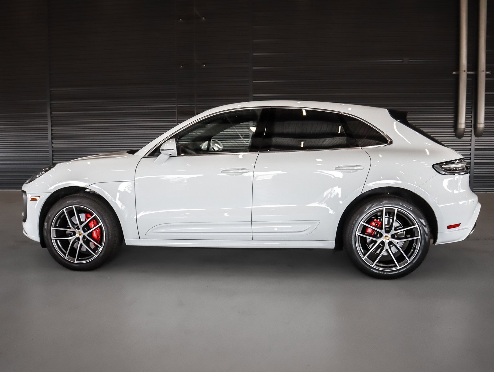 2025 Porsche Macan S photo 2
