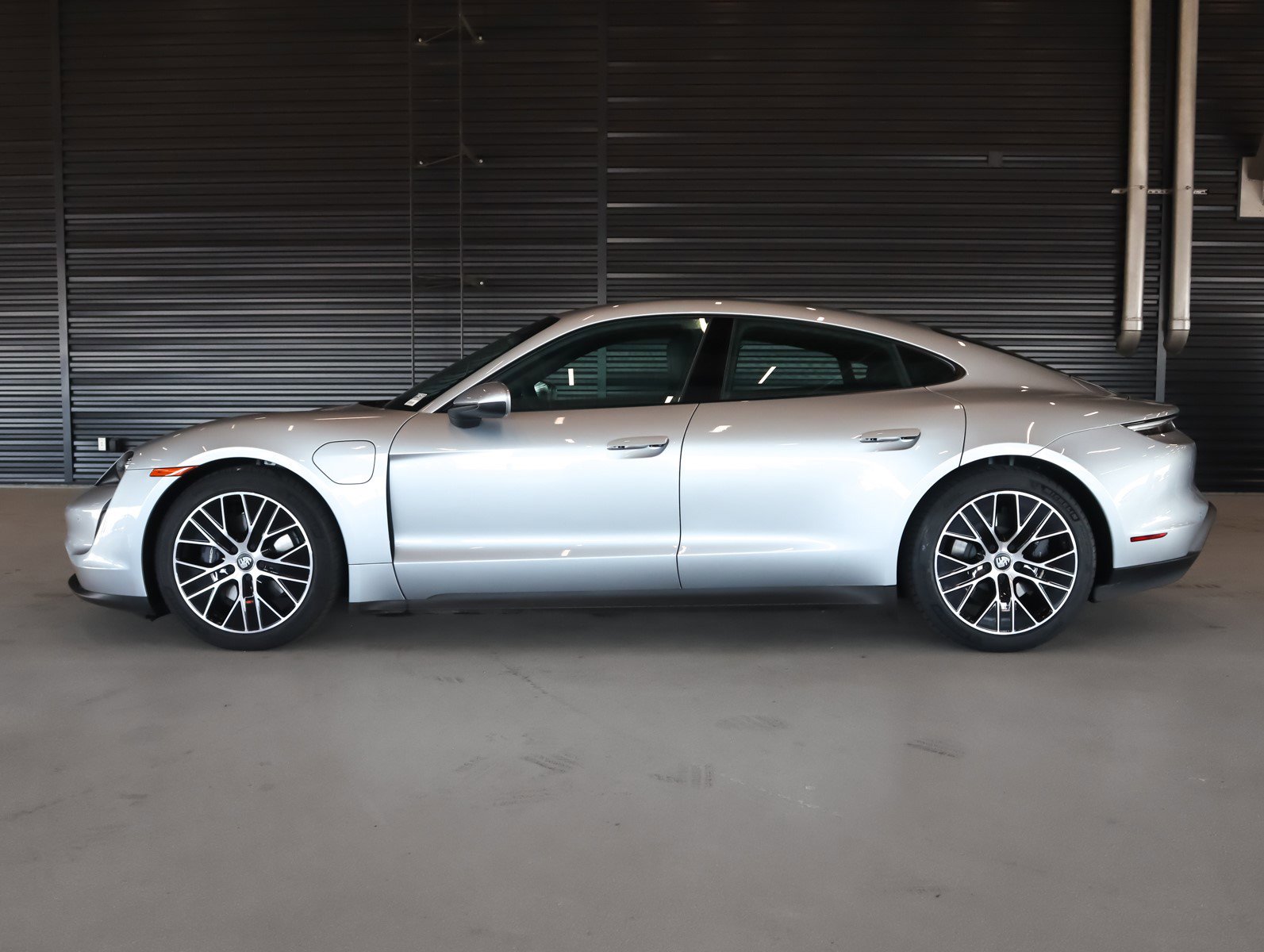2024 Porsche Taycan photo 2