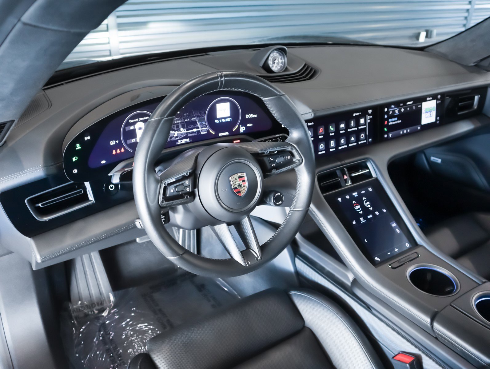 2021 Porsche Taycan Turbo photo 4