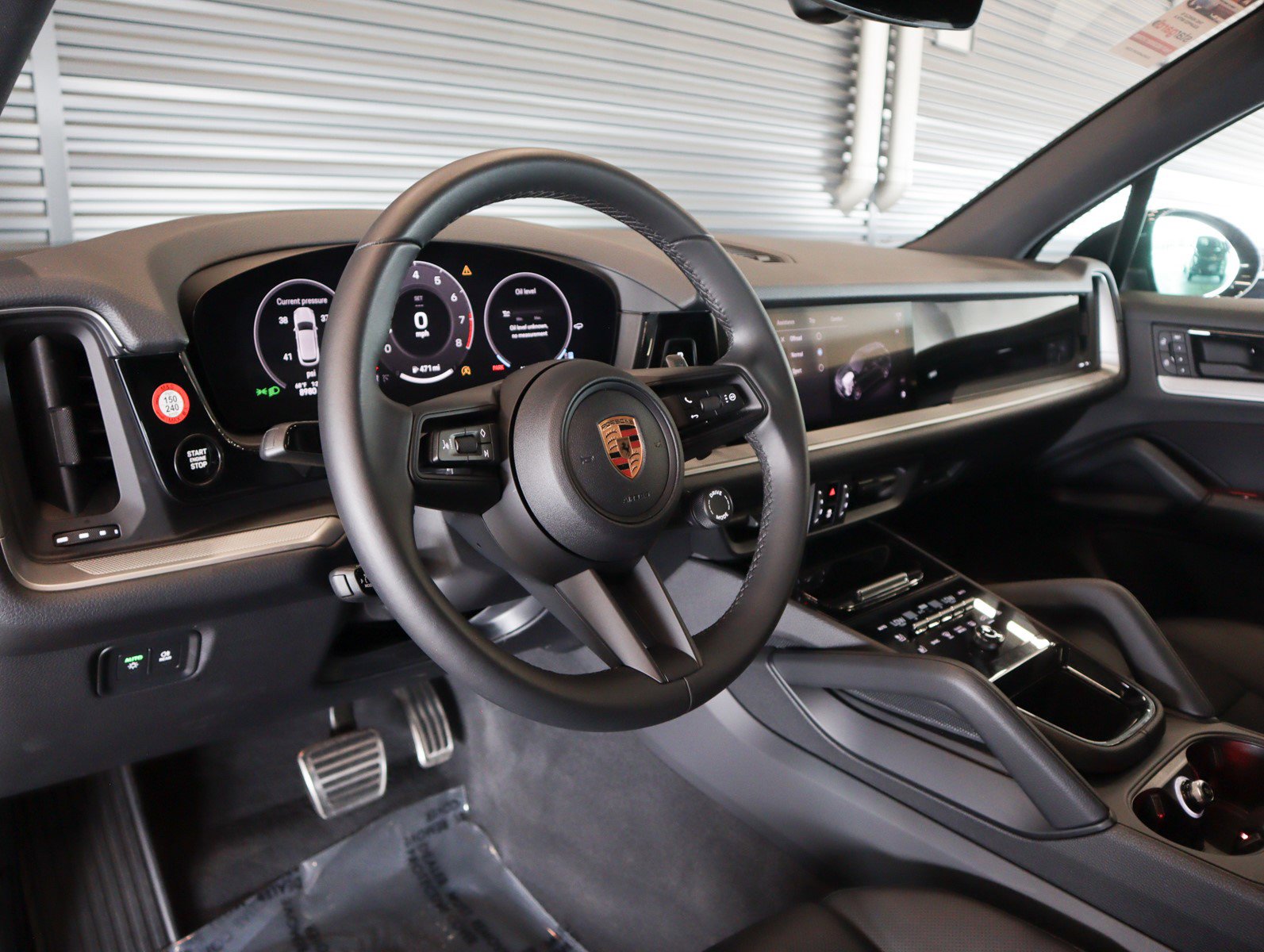 2025 Porsche Cayenne S photo 4