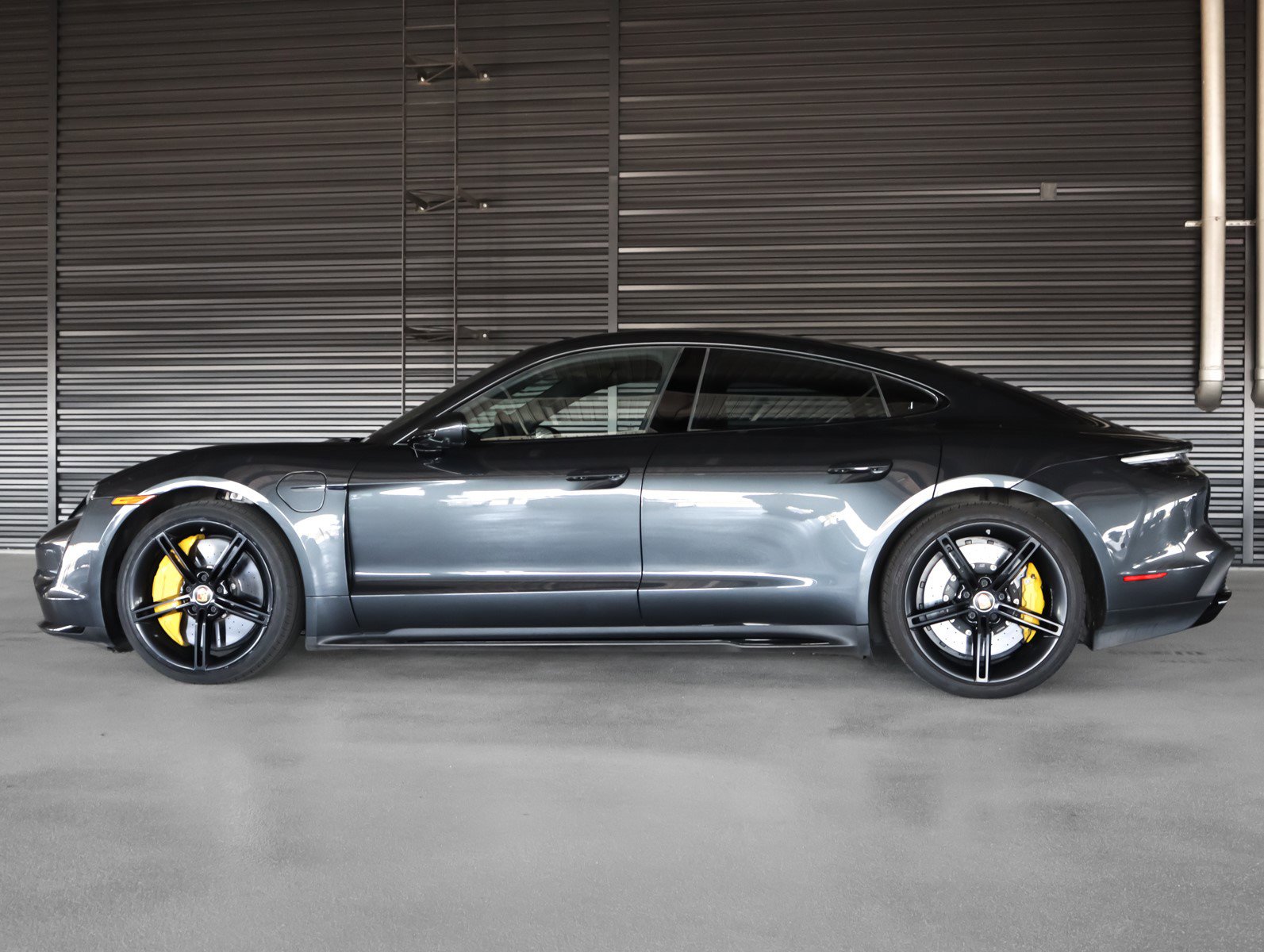 2020 Porsche Taycan Turbo S photo 2