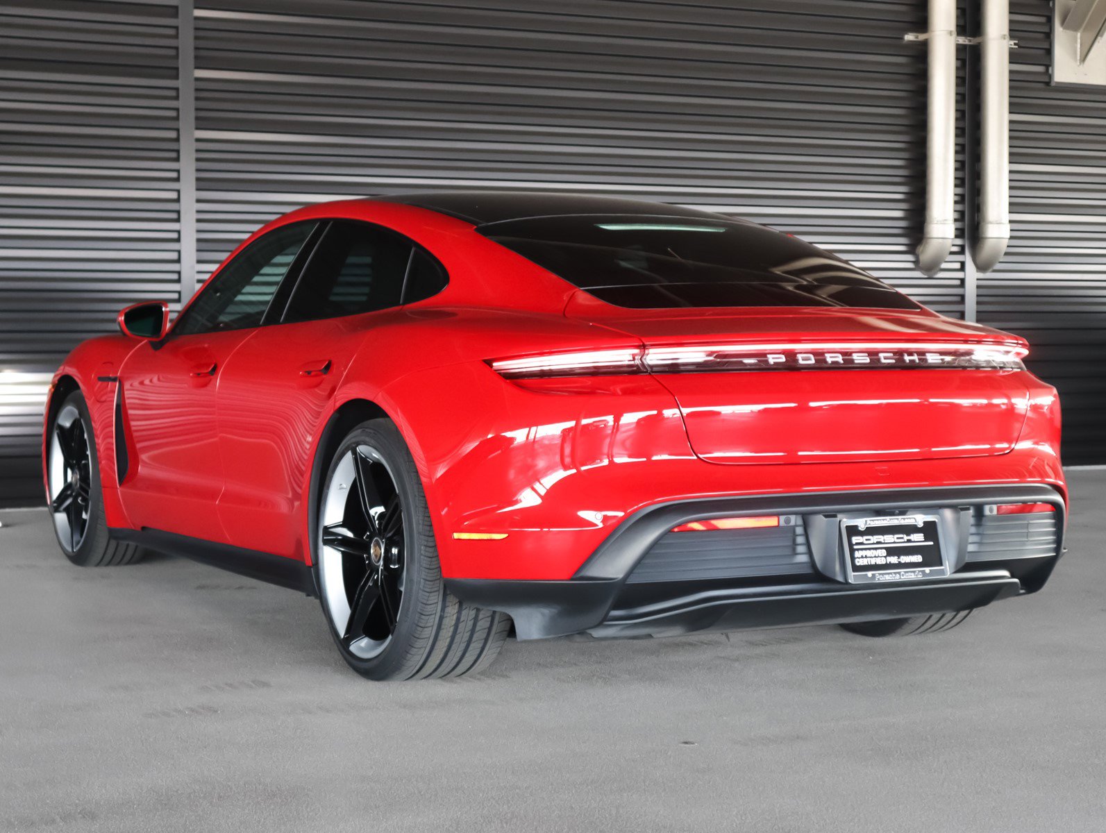 2022 Porsche Taycan photo 3