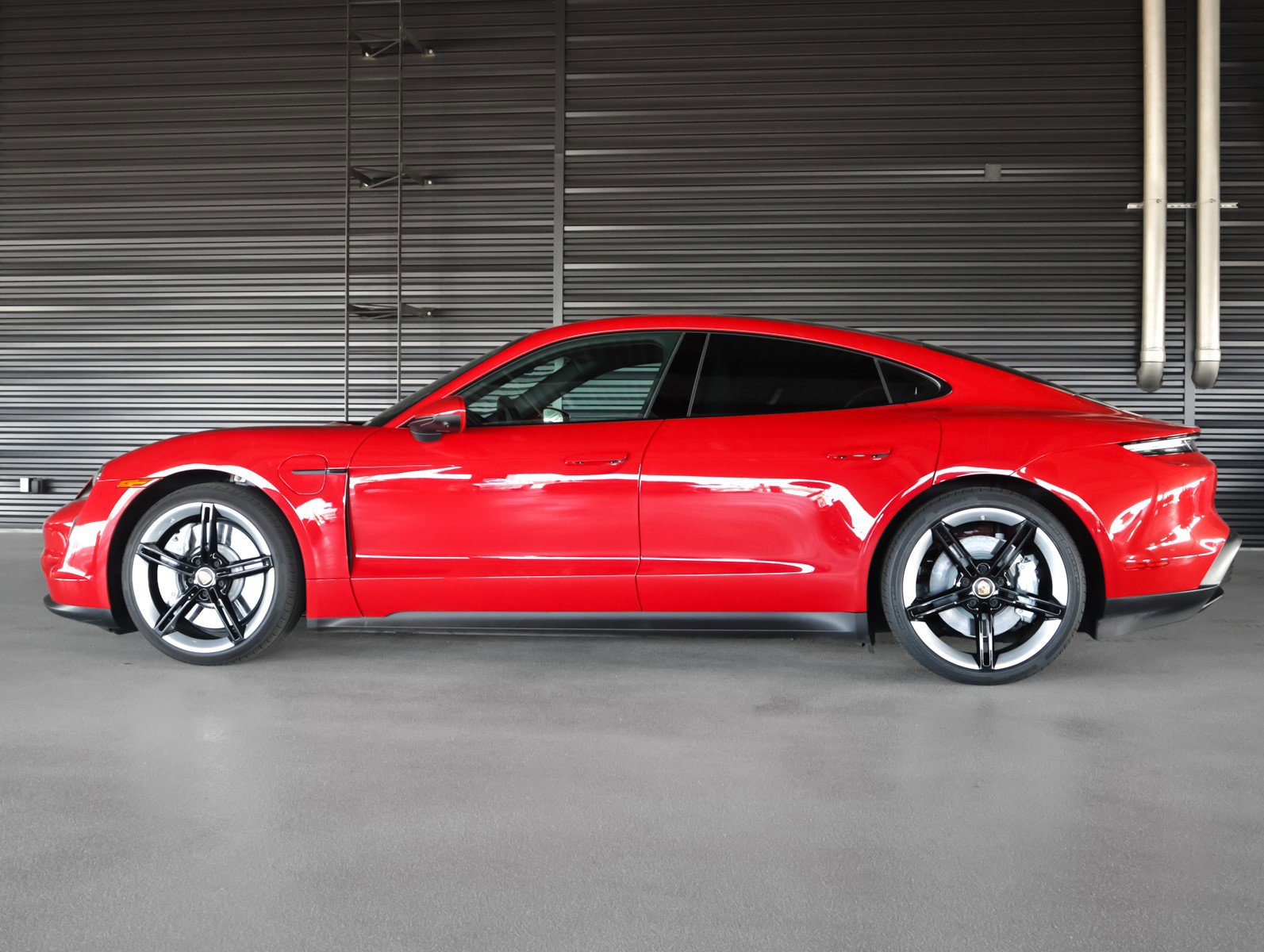 2022 Porsche Taycan photo 2