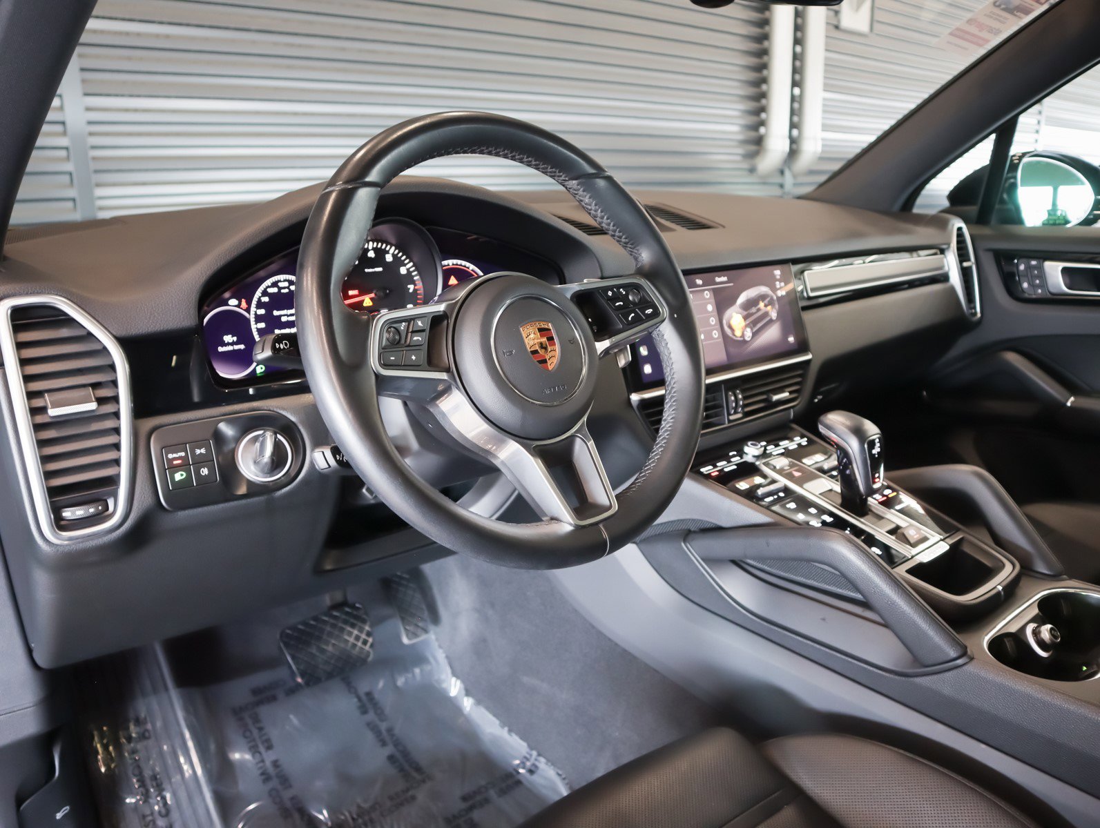 2022 Porsche Cayenne Platinum Edition photo 4
