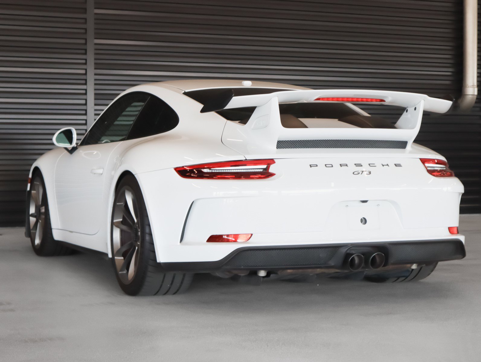 2018 Porsche 911 GT3 Coupe photo 3
