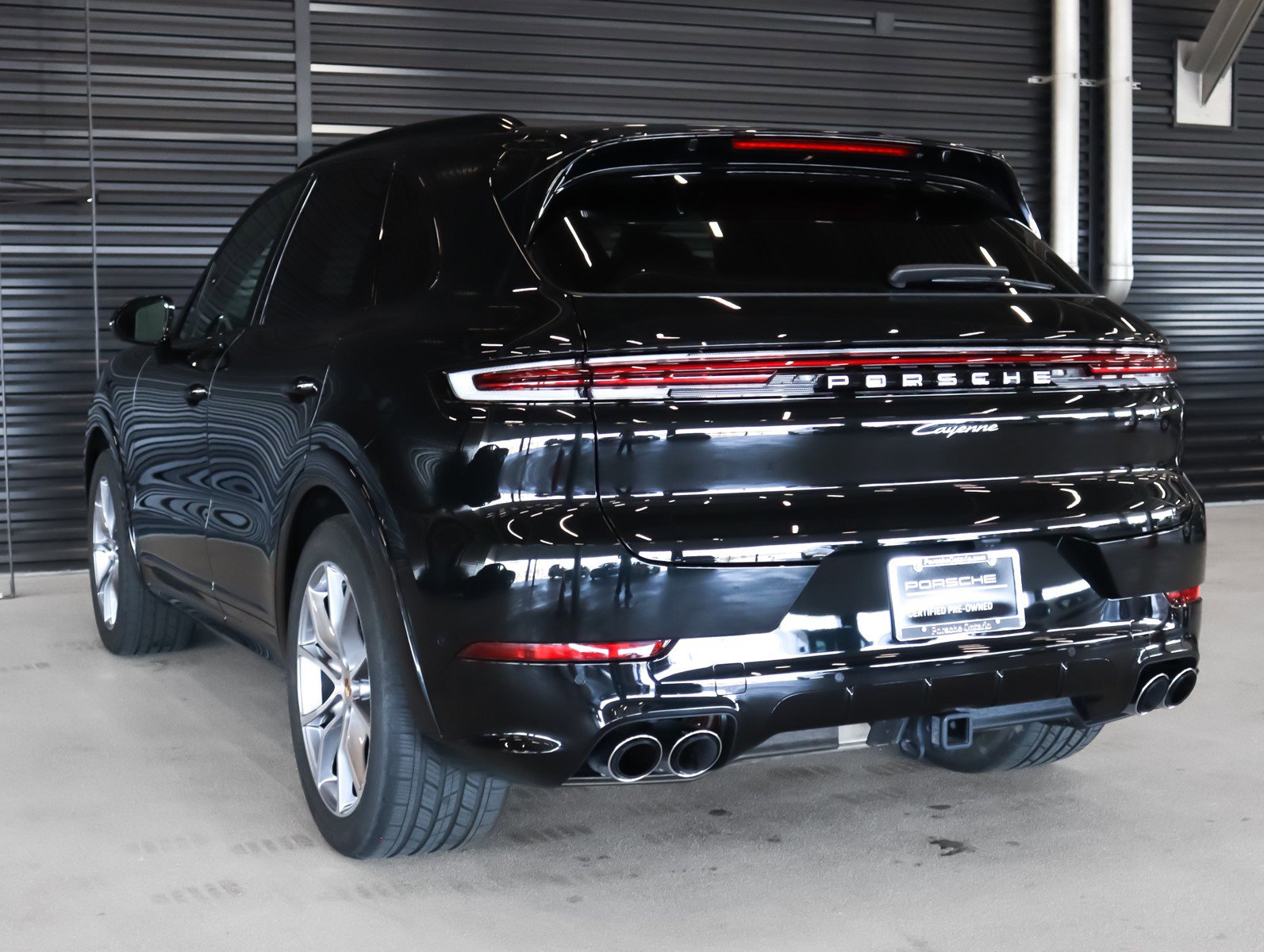 2025 Porsche Cayenne photo 3