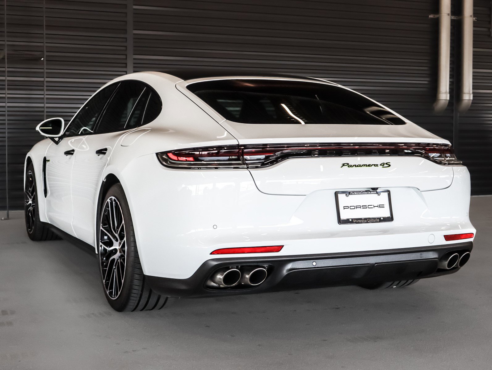 2023 Porsche Panamera 4S E-Hybrid photo 3